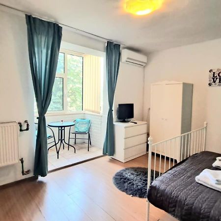 Inchiriez Garsoniera In Regim Hotelier Unirii Бухарест Экстерьер фото