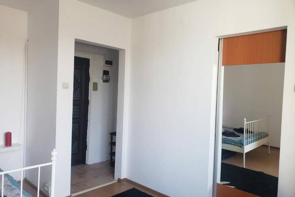 Inchiriez Garsoniera In Regim Hotelier Unirii Бухарест Экстерьер фото